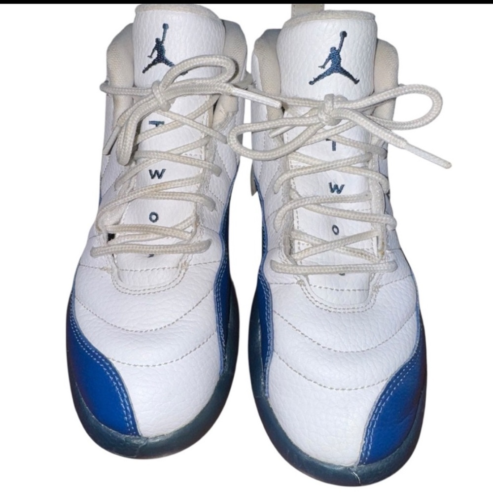 Jordan Jumpman Two Trey White Blue Youth 2.5Y Retro Basketball Sneakers